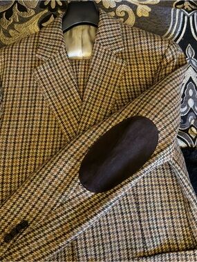 Banana Republic Brown Houndstooth Sport Coat and pants with Suede Patches EUC